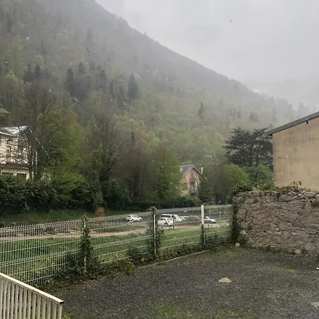 Agreable 4 Personnes Rdc 5min A Pieds Du Centre, Des Remontees Et Des Thermes Apartment *