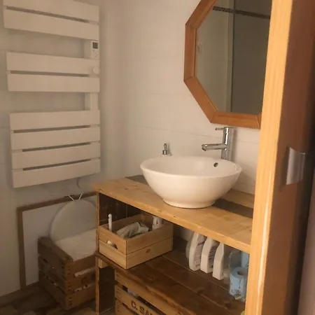 شقة Agreable 4 Personnes Rdc 5min A Pieds Du Centre, Des Remontees Et Des Thermes